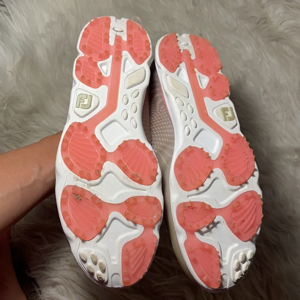 Like new Footjoy Pink Golf emPOWER Spikeless Shoe